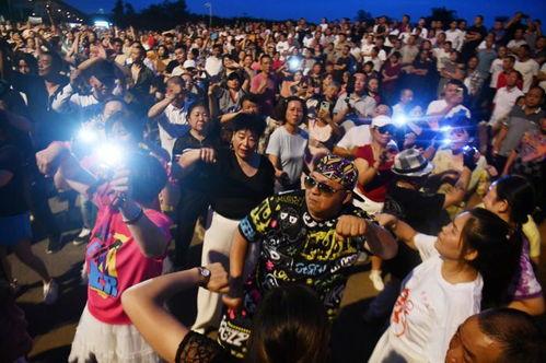 成都吃瓜网红蹦迪,吃瓜群众狂欢记